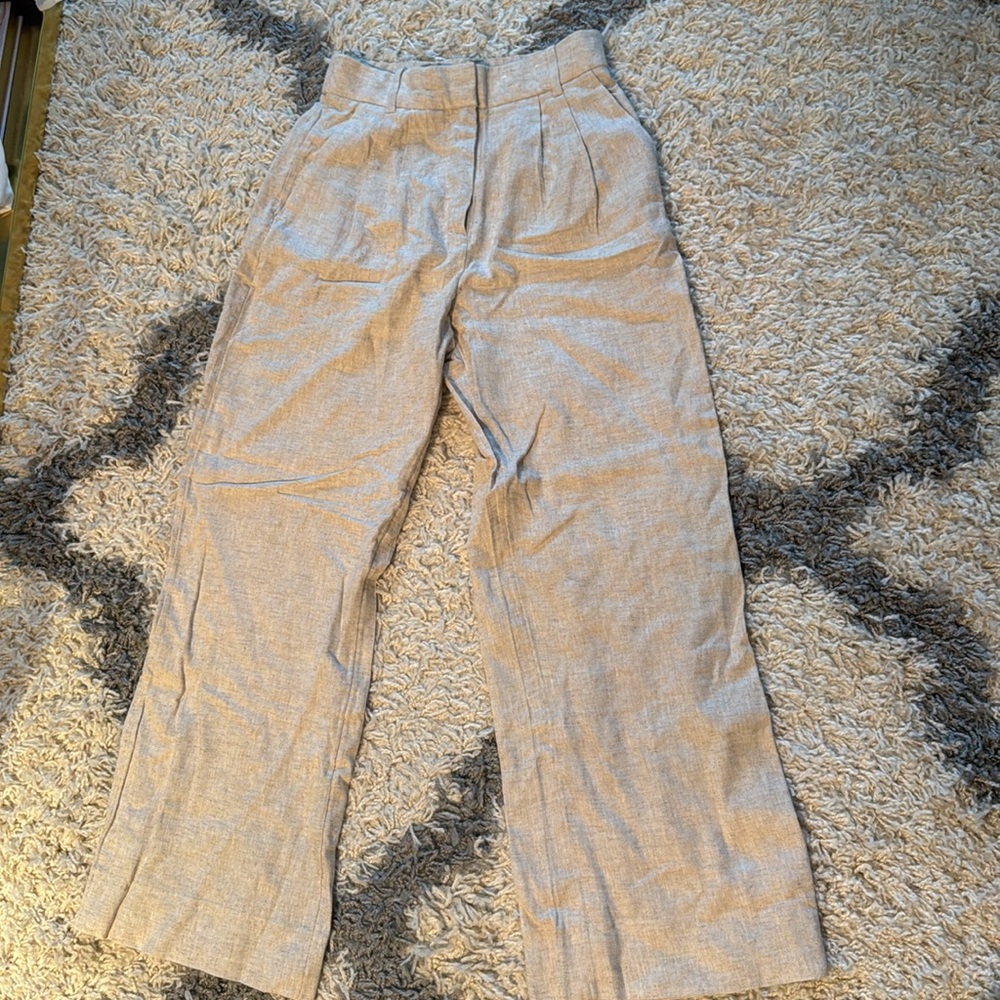 Abercrombie & Fitch Wide Leg Linen-Blend Pants in Light Beige - Picture 2 of 3